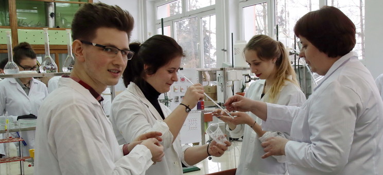 [FOTO, VIDEO] Tysiąc uczniów na seminarium chemicznym w Politechnice Rzeszowskiej